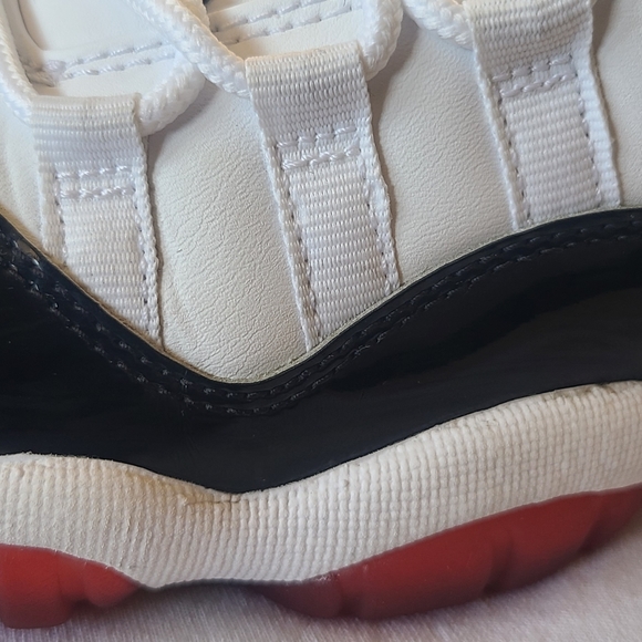 Almost new Jordan 11 Retro Low Concord-Bred 2019 - Picture 3 of 6